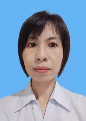 何 静